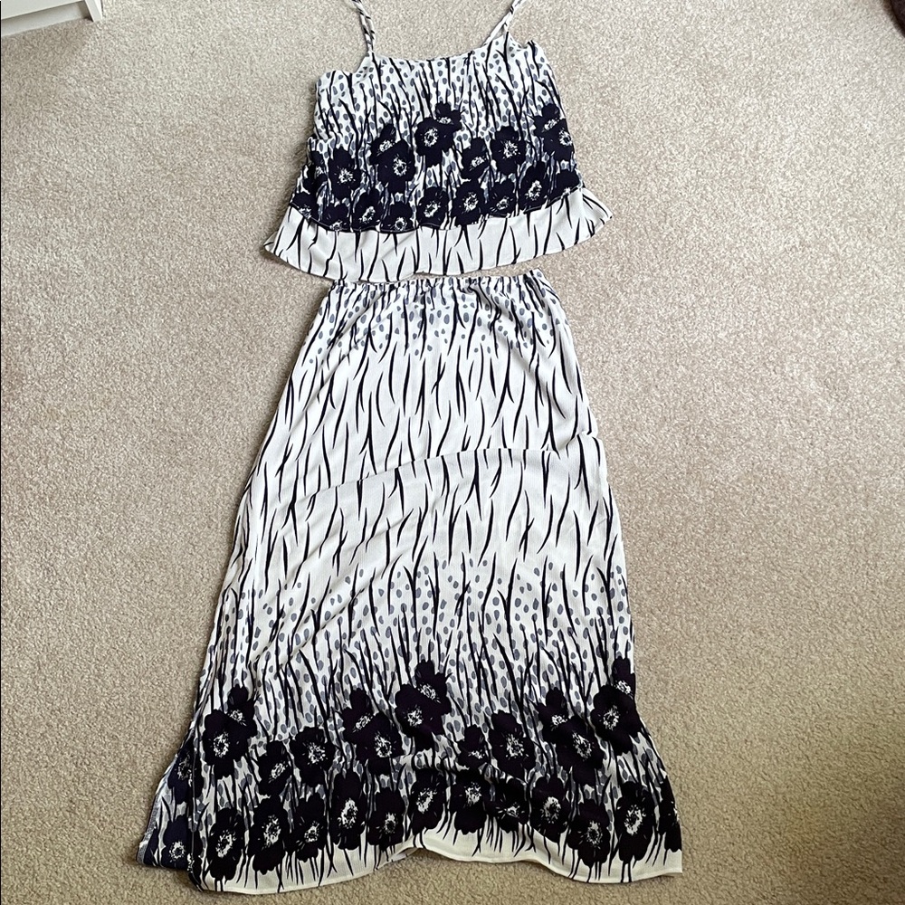Elegant Black and White Floral Maxi Dress